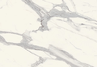 Elegante weiße Marmorstruktur mit dezenten grauen Adern, ideal für luxuriöse Designelemente und anspruchsvolle Website-Hintergründe.